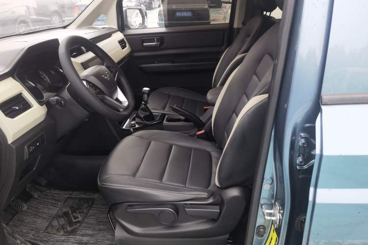 Used Wuling Hongguang PLUS 2020 1.5L Manual Comfort 7-Seater
