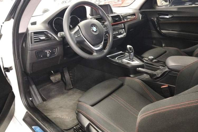 Used BMW 2 Series (Import) 2018 220i Sport Design Package