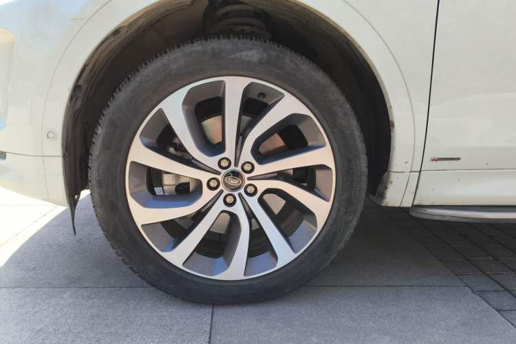 Used Land Rover Discovery Sport 2021 249 PS R-Dynamic HSE Luxury Custom Edition Exterior 2