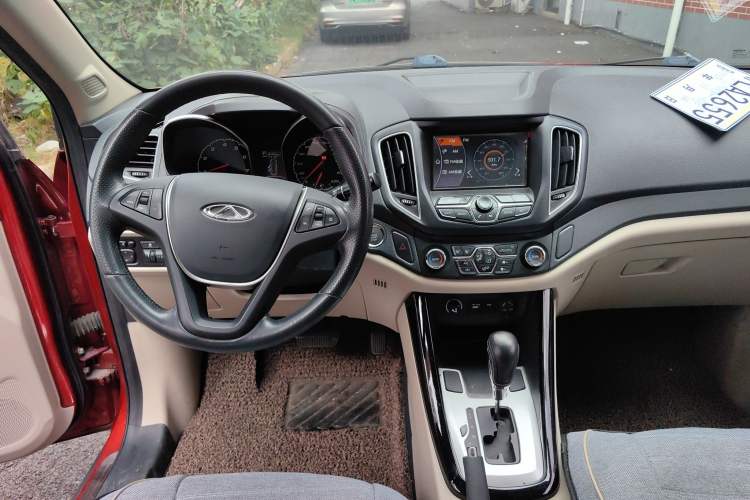 Used Chery Tiggo 5 2014 2.0L CVT Family Deluxe Edition Interior 3