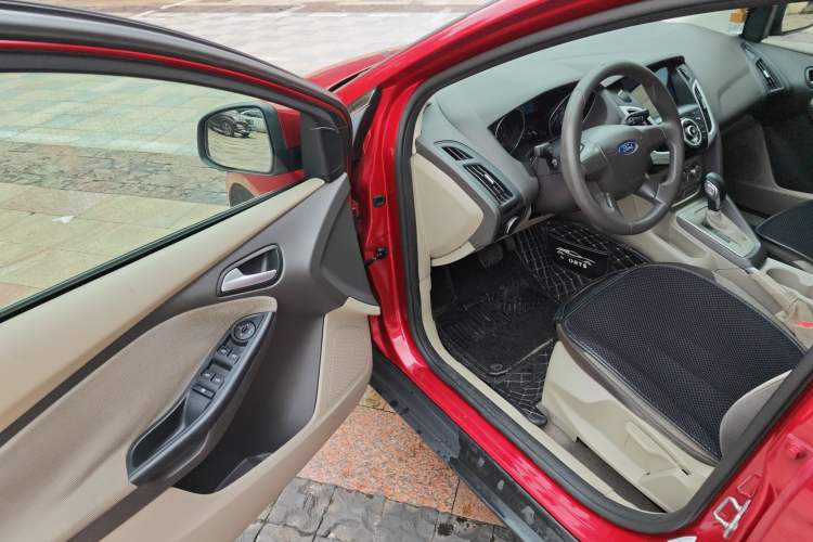 Used Ford Focus 2012 Sedan 1.6L Automatic Comfort Model
