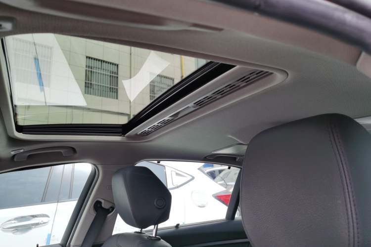 Used BMW 3 Series 2015 320Li Luxury Edition Fashion Model
