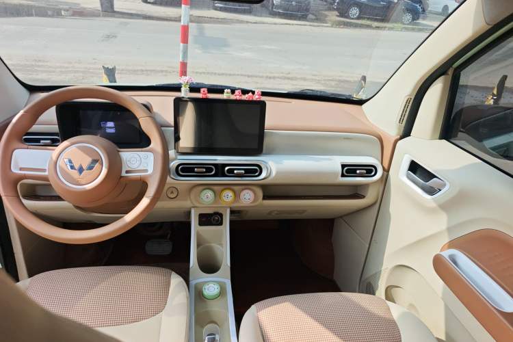 Used Wuling Hongguang MINIEV 2024 3rd Generation 215km Youth Edition Interior 3