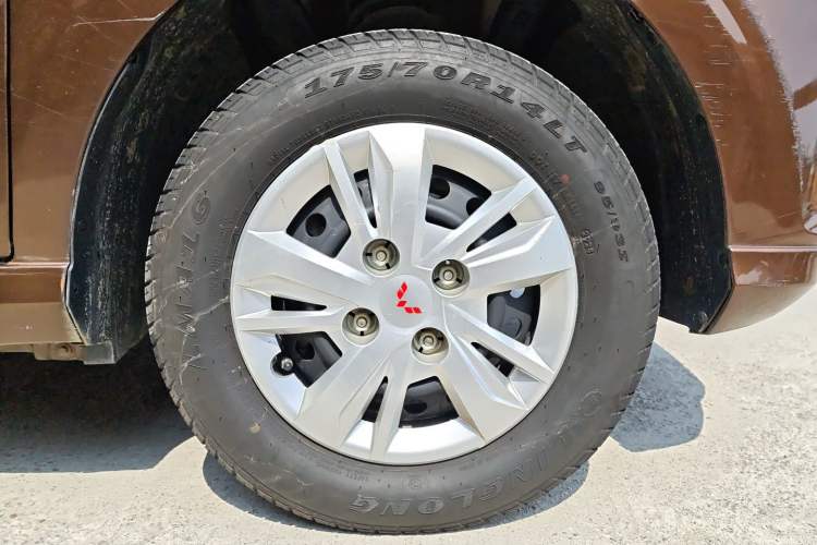 Used Wuling Hongguang 2019 1.5L S Basic Version China VI Standard LAR