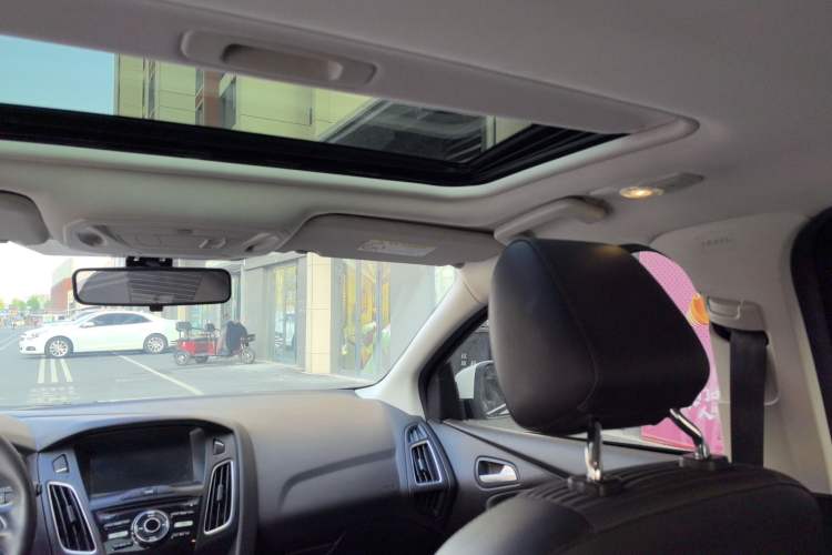 Used Ford Focus 2018 Hatchback Classic 1.6L Automatic Trendy SmartDrive Edition Interior 3