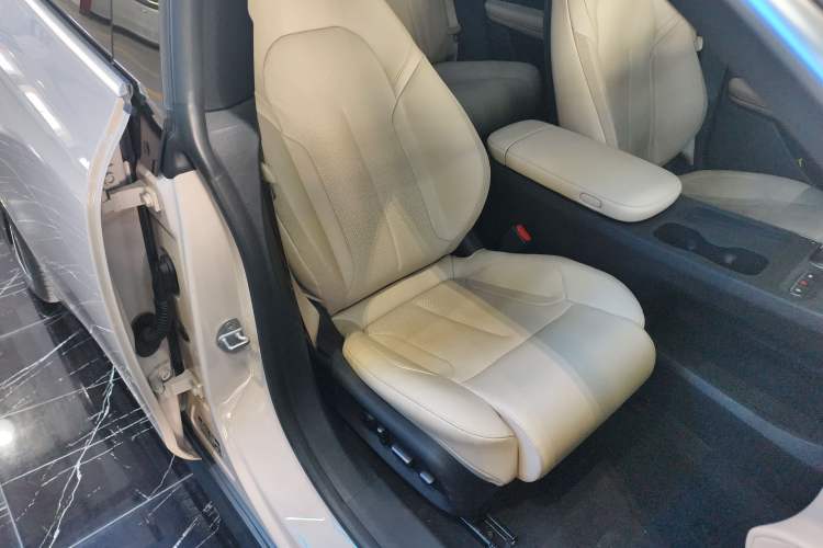 Used Nio ET5T 2024 75kWh Touring Right Front Seat