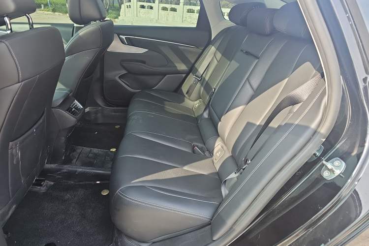 Used Buick LaCrosse 2025 28T Platinum Edition Left Rear Seat