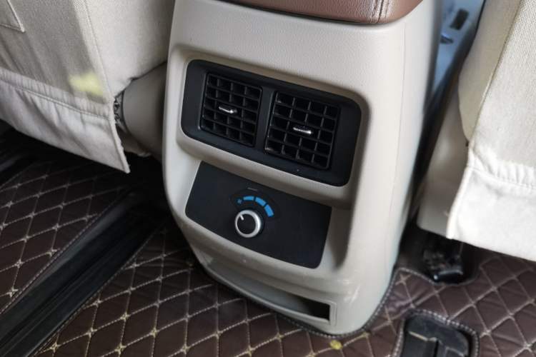 Used FORTHING Lingzhi 2018 M5L 1.6L 9-Seater Comfort Model
