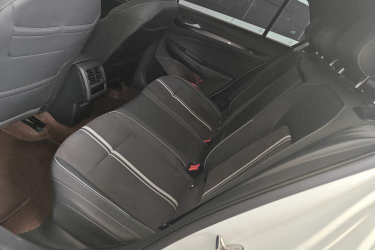 Used Volkswagen Golf 2023 Facelift 280TSI DSG R-Line Lite Interior 1