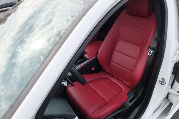 Used Jaguar XEL 2022 2.0T 250 PS R-DYNAMIC S Advanced Sport Edition Left Front Seat