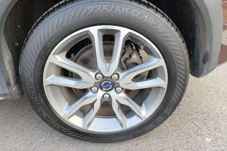 Used Volvo V60 2016 Cross Country T6 AWD
