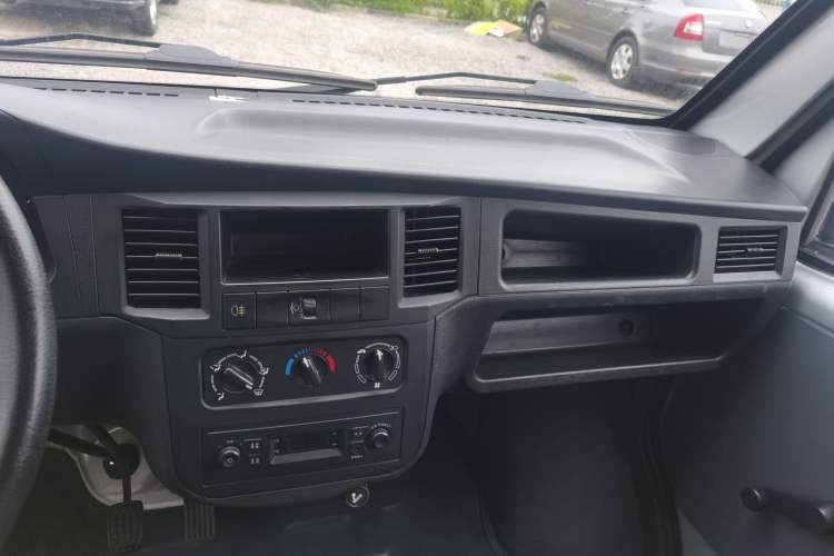 Used Wuling Zhiguang 2015 1.2L Practical LS-I Model