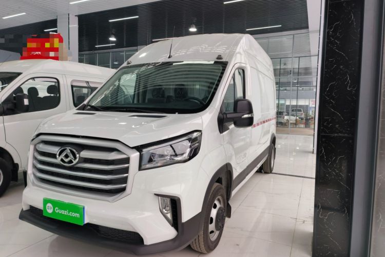 Used SAIC MAXUS Xintu V90 2024 Zhiyun 2.0T Manual Rear-Drive Extended-Wheelbase Ultra-High-Roof Model with Dual Rear Tires and 3 Seats