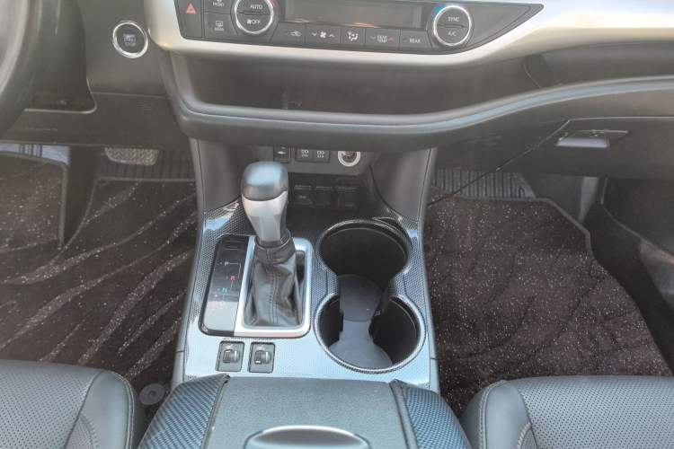 Used Toyota Highlander 2018 2.0T Two-Wheel Drive Prestige Edition 7 Seats China VI Standard