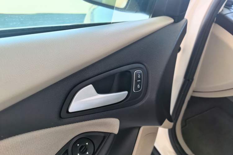 Used Ford Focus 2015 Sedan 1.6L Automatic Comfort Model Interior 7