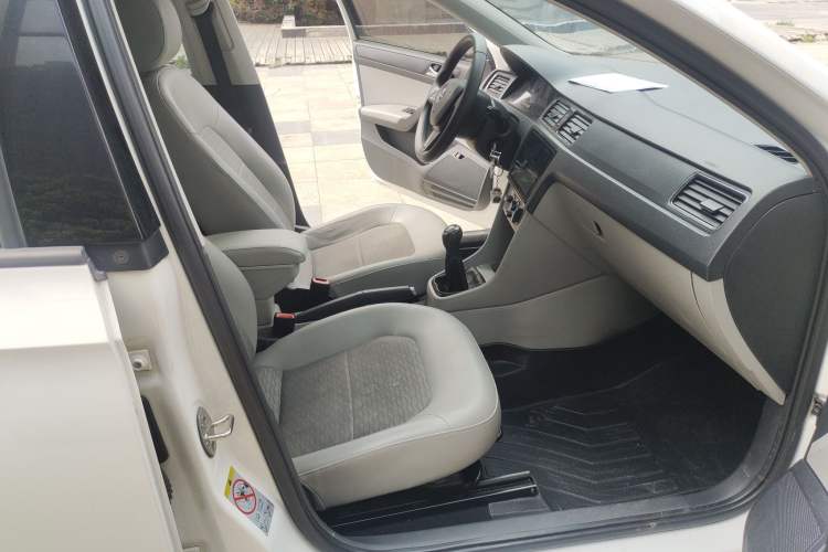 Used Skoda Rapid 2015 1.6L Manual Smart Selection Model