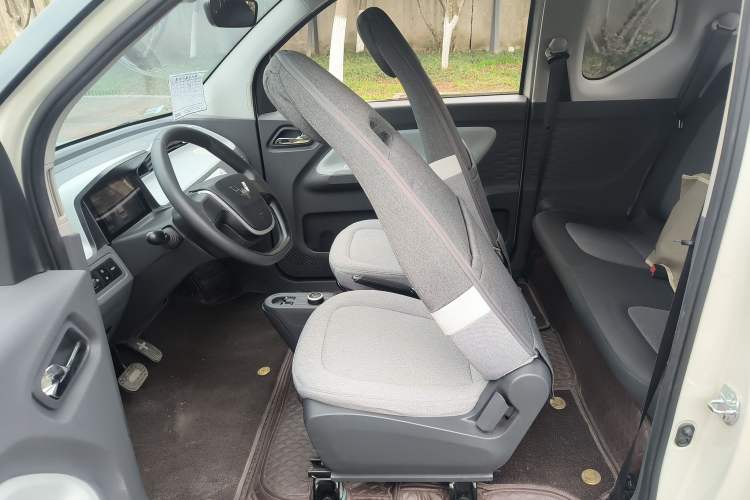 Used Wuling Hongguang MINIEV 2022 Macaron Premium Model – Lithium Iron Phosphate Interior 9