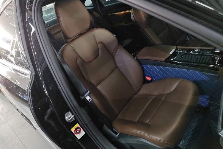 Used Volvo S90 New Energy 2021 T8 eDrive Hybrid Zhiyi Luxury Edition
