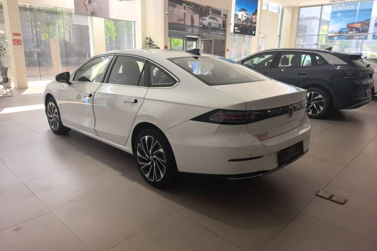 Used Volkswagen Sagitar 2026 Model L 300TSI DSG Luxury Version
