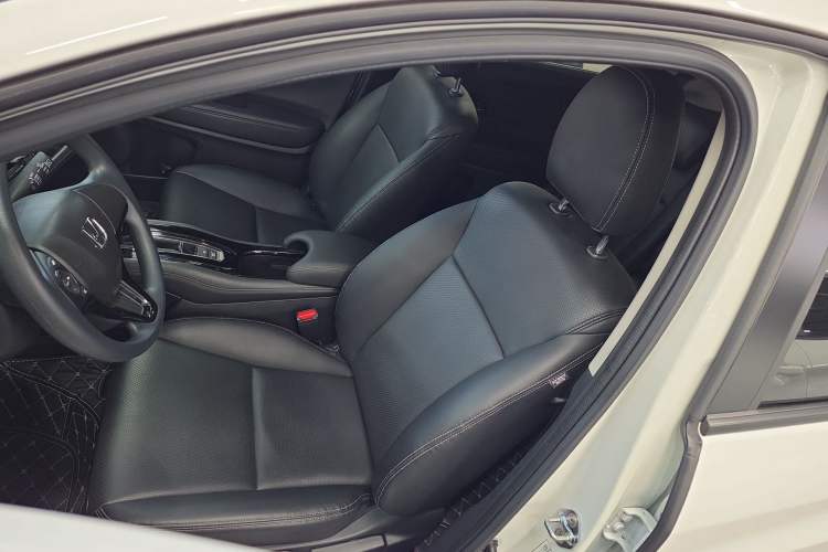 Used Honda Vezel 2020 220 TURBO CVT Elite Edition Left Front Seat