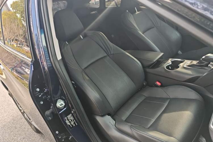 Used Toyota Harrier 2023 2.0L CVT Two-Wheel Drive Luxury Edition
