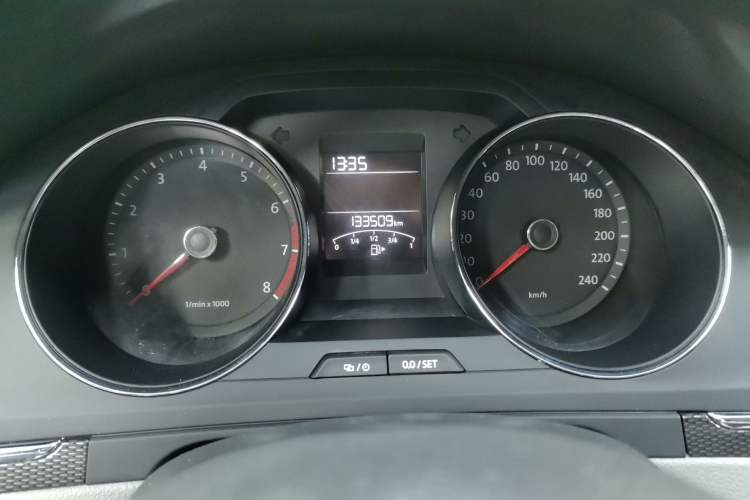 Used Volkswagen Bora 2014 1.6L Automatic Fashion Model Odometer Close Up