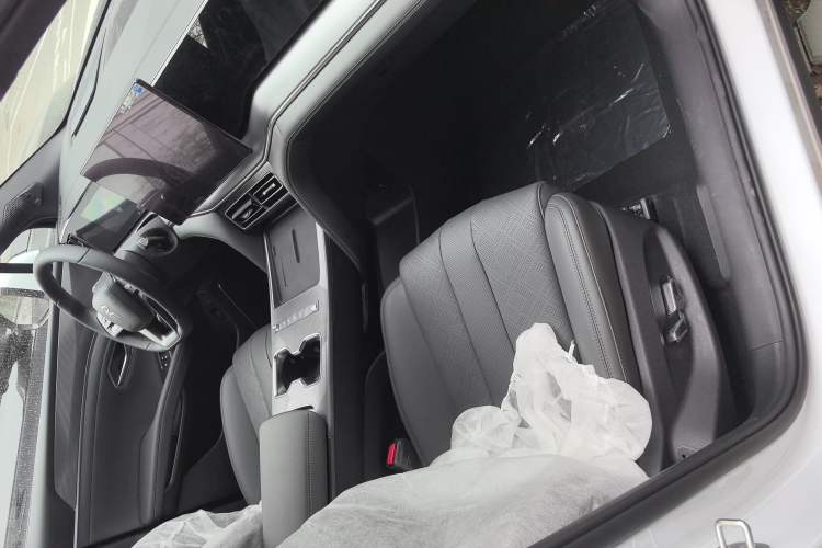 Used BYD Song L DM-i 2026 Model 130KM Superior Version Interior 1