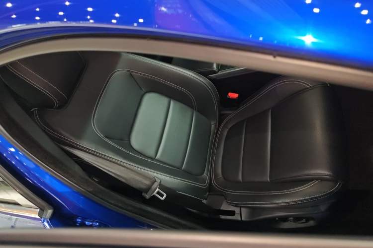 Used Jaguar XEL 2020 2.0T 200PS R-DYNAMIC Youth Sports Edition Interior 9