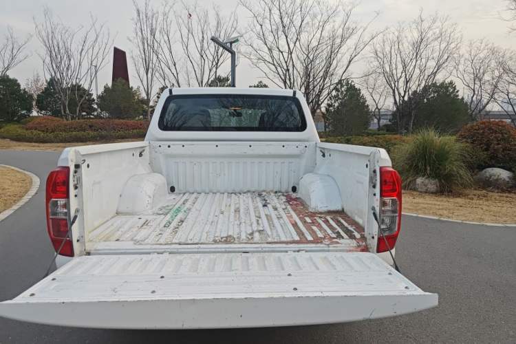 Used Nissan Navara 2017 2.5L Manual Two-Wheel Drive Standard Edition QR25
