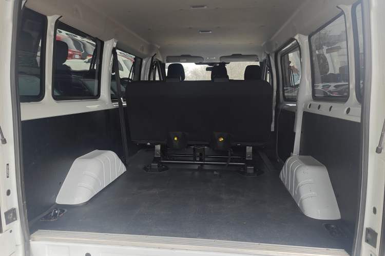 Used JMC Fushun 2022 2.0T Manual Multi-Function Passenger Vehicle Short Wheelbase Low Roof 6-Seater