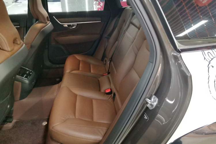 Used Volvo V90 2021 Cross Country B5 AWD Smart Range Edition Interior 1