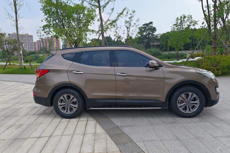 Used Hyundai Santa Fe 2013 2.4L Automatic Two-Wheel Drive Smart Version

