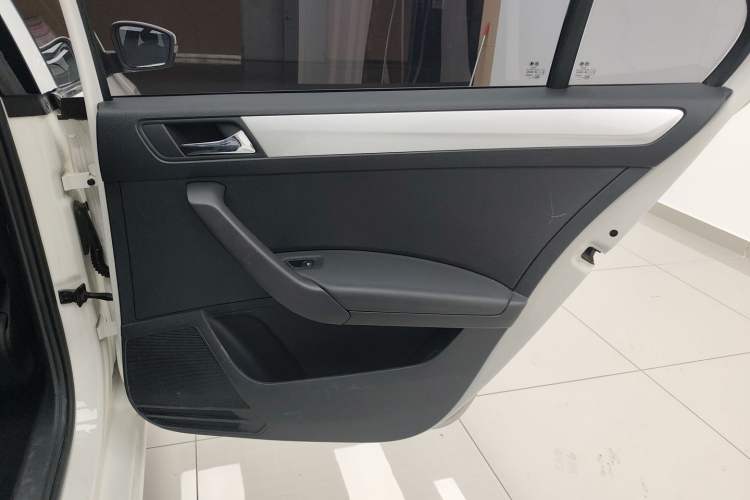 Used Skoda Rapid 2022 1.5L Automatic Comfort Edition Interior 4