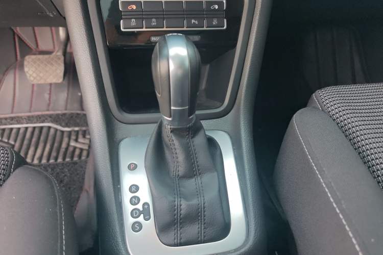 Used Volkswagen Sharan 2018 Revised Version 380TSI Comfort Edition 7-Seater Gear Lever