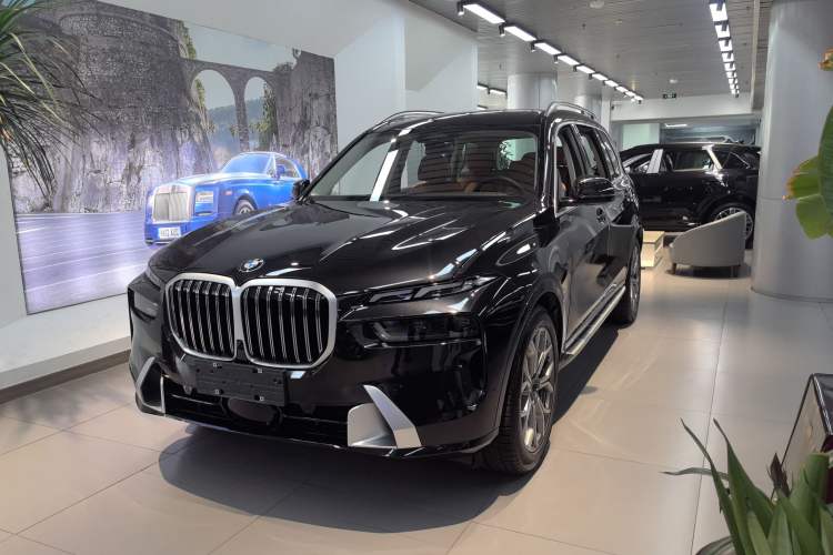Used BMW X7 2023 xDrive40i Luxury Package with Leading Features