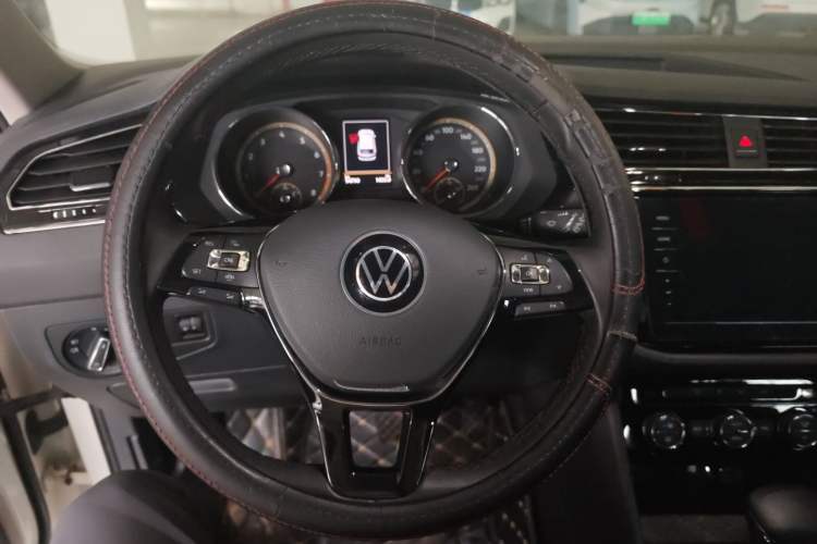 Used Volkswagen Tiguan L 2021 330TSI Automatic Two-Wheel Drive Smart Edition