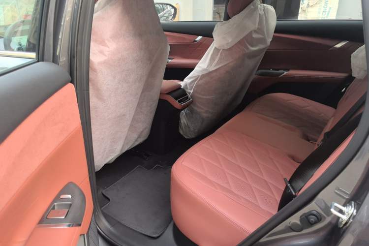 Used CHANGAN CS75 PLUS 2025 4th Generation UItra 2.0T New Blue Whale – Smart & Powerful Version Left Rear Seat