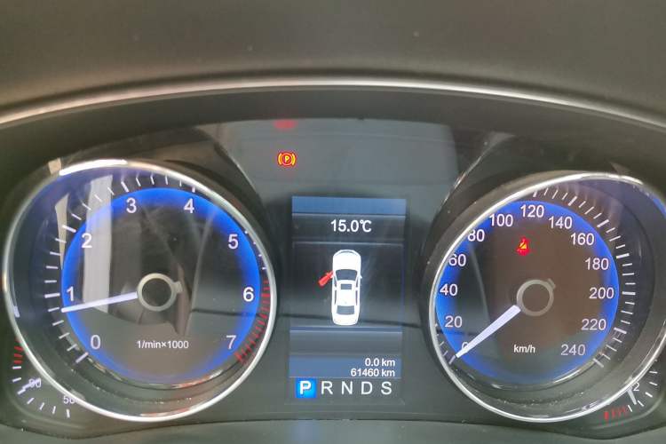 Used Hongqi H7 2015 2.0T Luxury Model Odometer Close Up