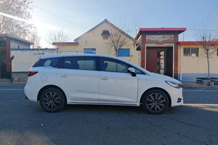 Used BYD Song MAX New Energy 2019 DM 1.5T Smart Connect Advanced 6-Seater China VI Standard

