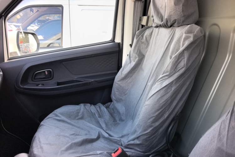 Used Chana Ruixing EM60 2023 All-Electric Van 4525 mm Long Flat Roof with Side Doors 2 Seats 60 kW 38.7 kWh
