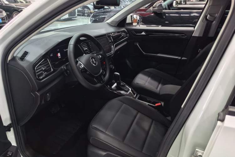 Used Volkswagen T-ROC 2021 280TSI DSG Two-Wheel Drive Comfort Connect Edition Interior 1