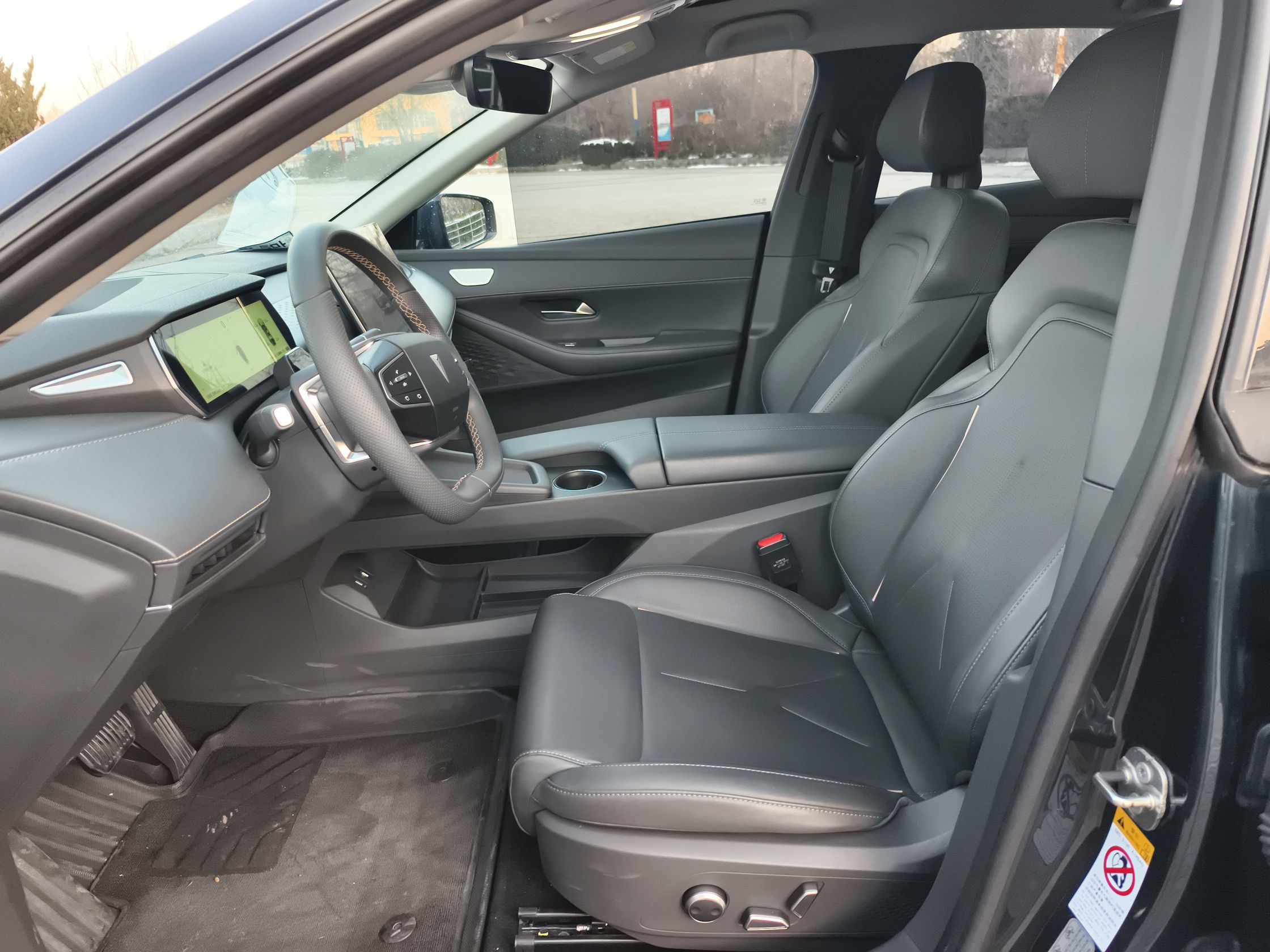 المقاعد الأمامية داخل السيارة