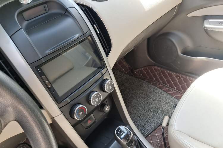 Used Baojun 630 2013 1.5L manual standard version