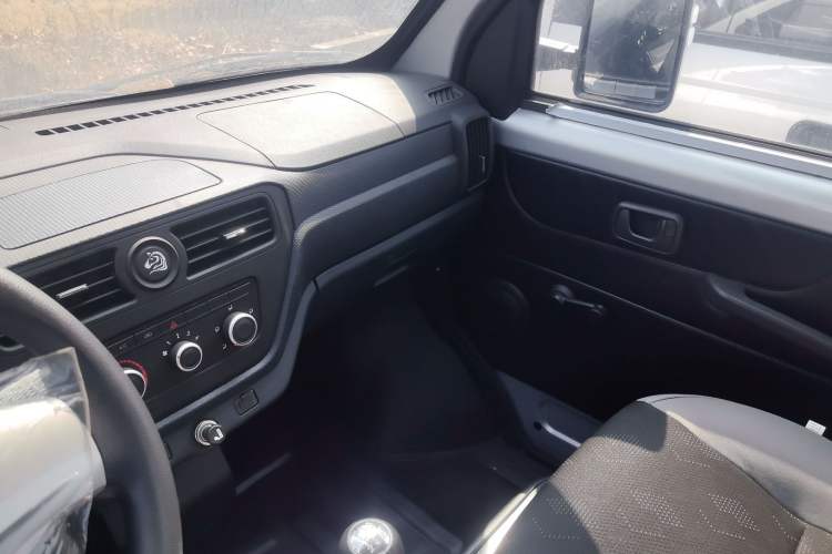 Used Victory Zebra 2024 1.6L Single-Row Extended-Size Classic Truck Interior 3