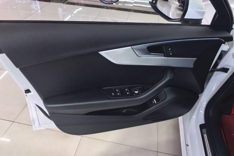 Used Audi A4L 2018 30th Anniversary Edition 40 TFSI Fashion Model Interior 3