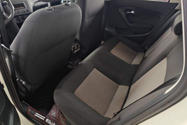 Used Volkswagen Polo 2016 1.4L Manual Fashion Model Interior 3