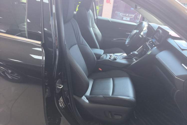 Used Toyota Harrier 2023 2.0L CVT Two-Wheel Drive Luxury Edition Right Front Seat