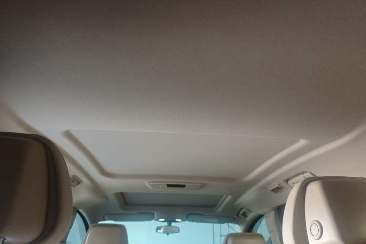 Used Buick GL8 New Energy 2025 Lushang First-Drive Edition 7-Seater Headliner