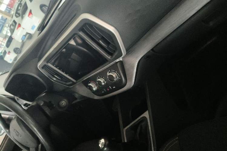 Used Chana Ruixing M60 2023 1.5L GDI Comfort-Class Passenger Vehicle 6/7 Seats
