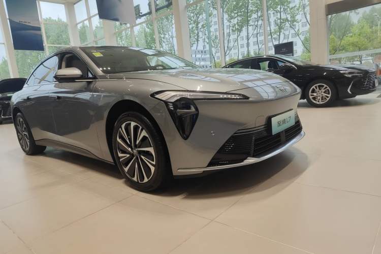 Used Buick L7 2025 Model Luxury Edition